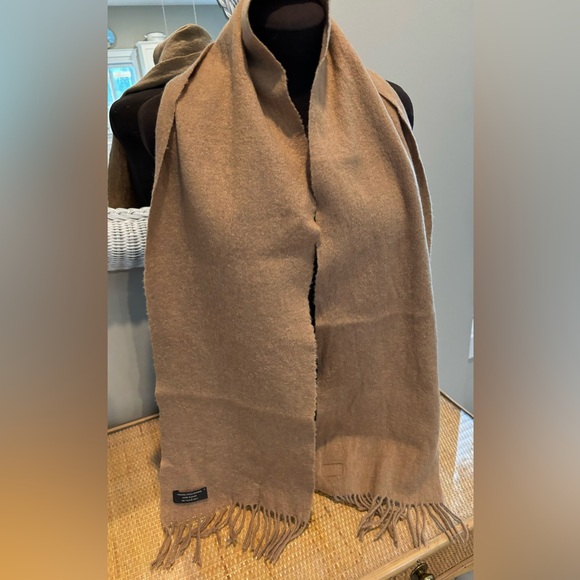 Coach Cashmere and wool scarf in new condition!! - Picture 5 of 6